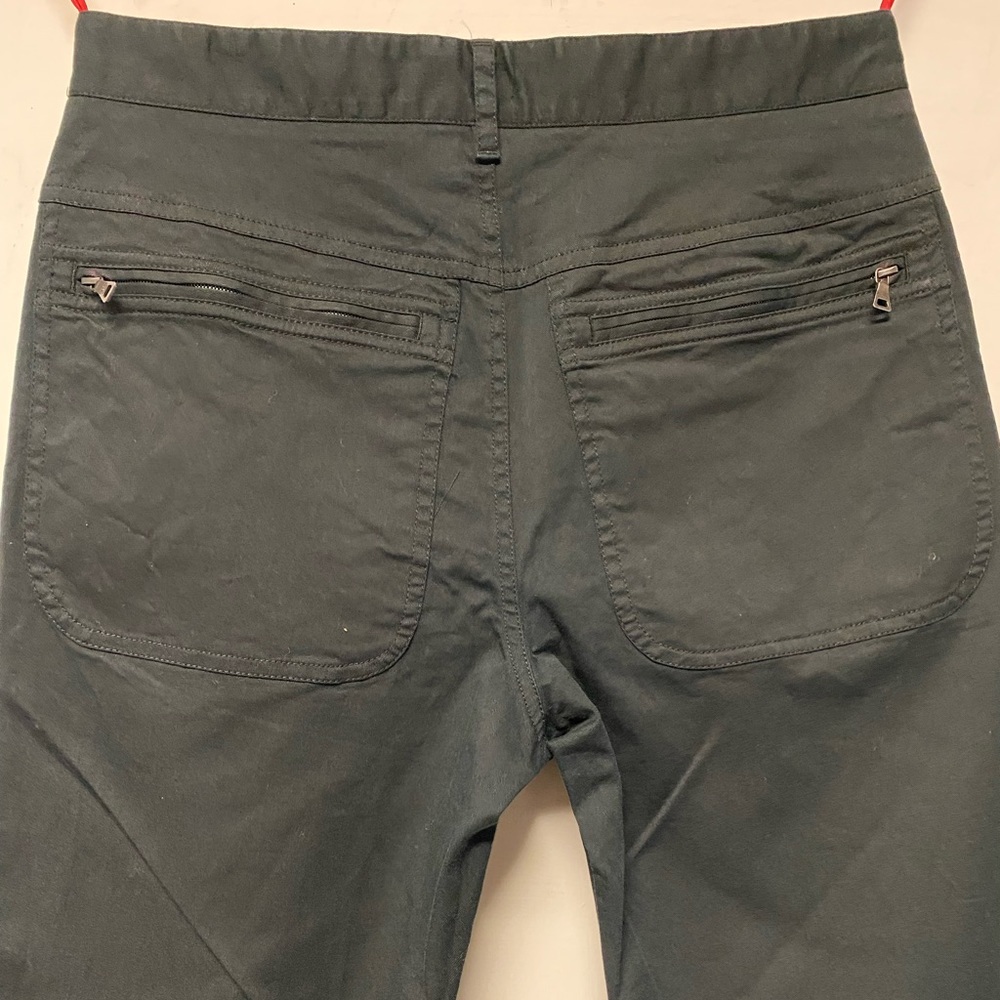 Prada - Picture 2 of 15